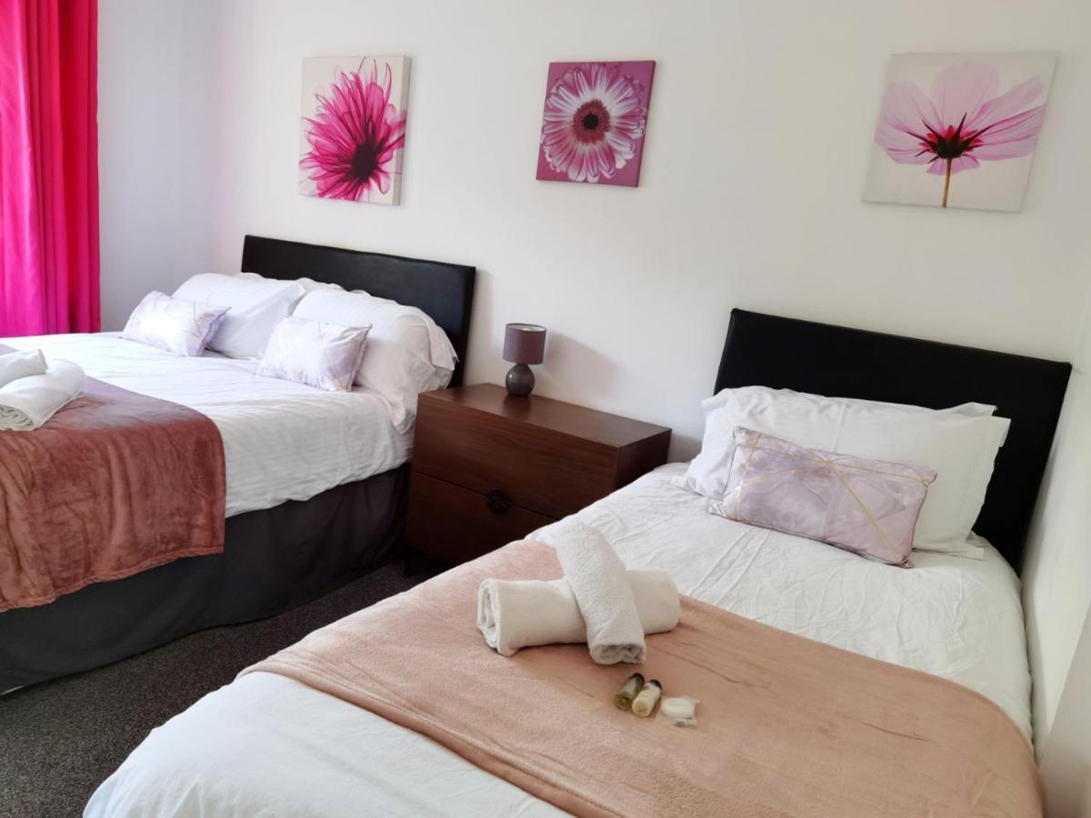Perry Road, Beautiful Large House Available For Guests And Contractors Parking Wifi Villa นอตติงแฮม ภายนอก รูปภาพ