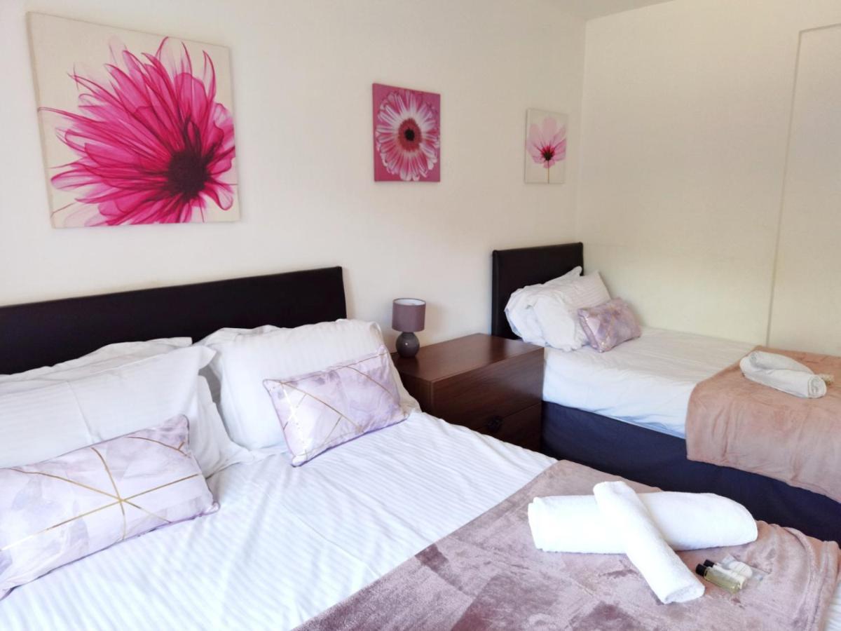 Perry Road, Beautiful Large House Available For Guests And Contractors Parking Wifi Villa นอตติงแฮม ภายนอก รูปภาพ