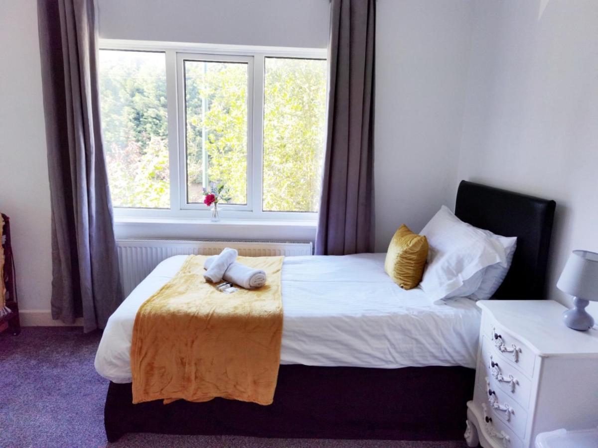 Perry Road, Beautiful Large House Available For Guests And Contractors Parking Wifi Villa นอตติงแฮม ภายนอก รูปภาพ